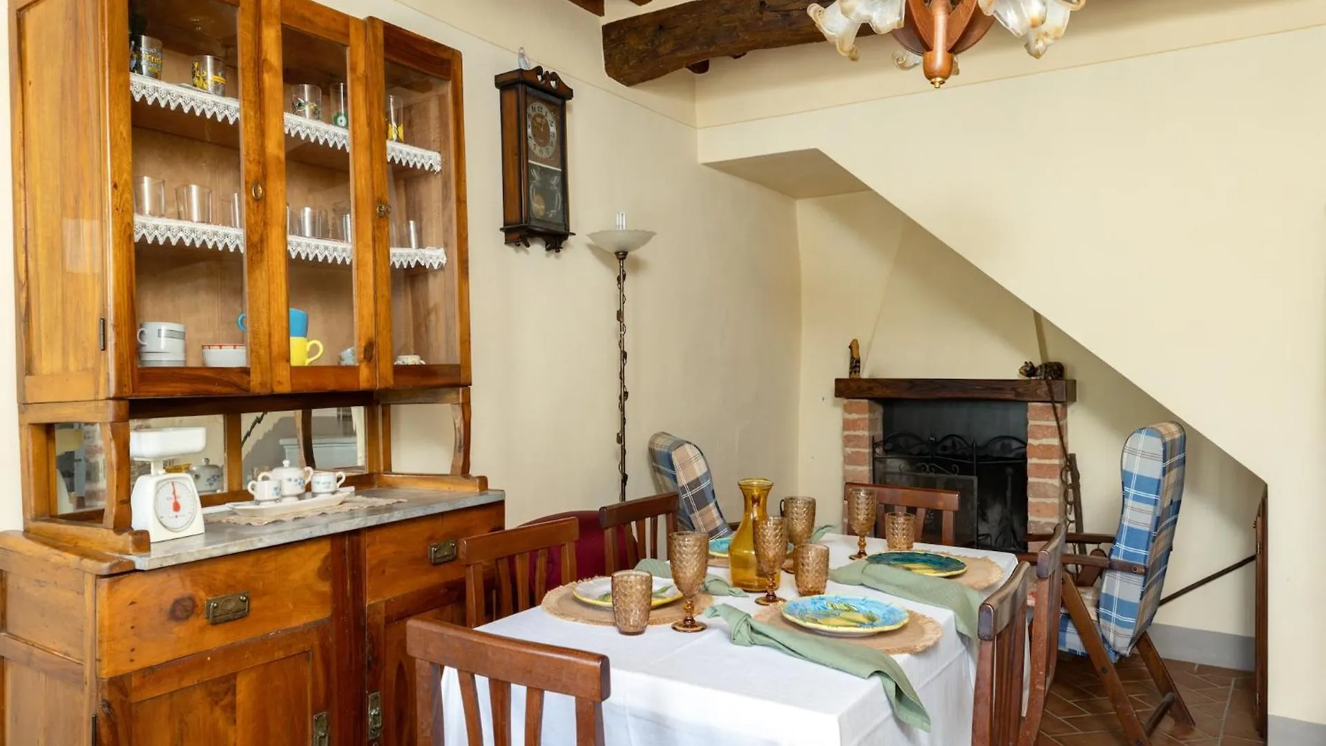 Nyaraló On A Picturesque Hillside, Breathtaking Views Of Cortona Villa